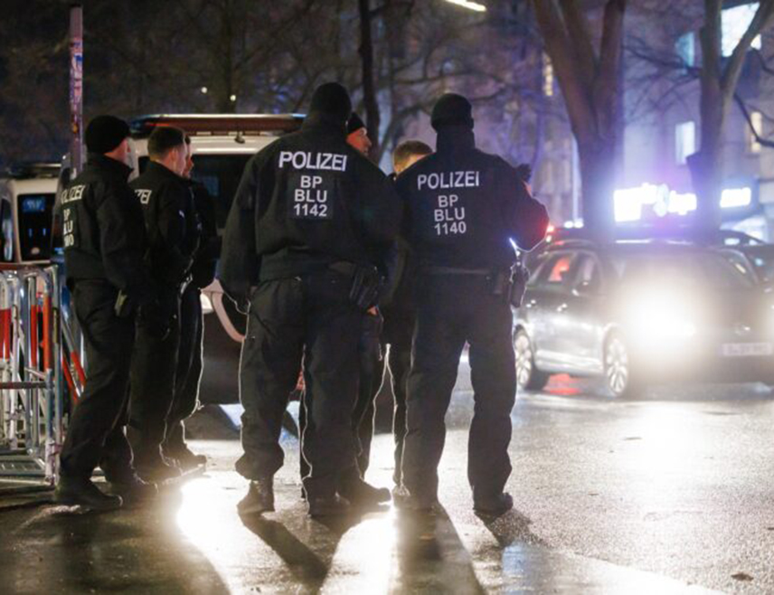 БЕРЛИН, 31. ДЕЦЕМБРА /СРНА/ - Велика количина злата нестала је из сефова банке "Шпаркасе КелнБон" у Бону, неколико дана након што су ствари вриједне милионе евра украдене из друге филијале, преноси агенција ДПА.