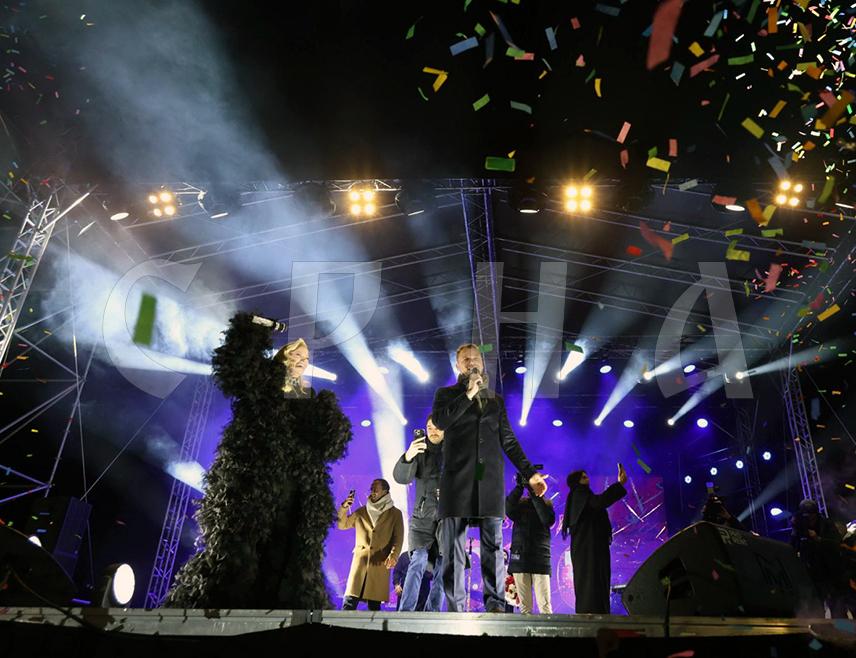 БАЊАЛУКА, 1. ЈАНУАРА /СРНА/ - У веселој атмосфери, уз спектакуларан концерт регионалне звијезде Наташе Беквалац, Бањалучани и бројни туристи дочекали су почетак 2026. године.