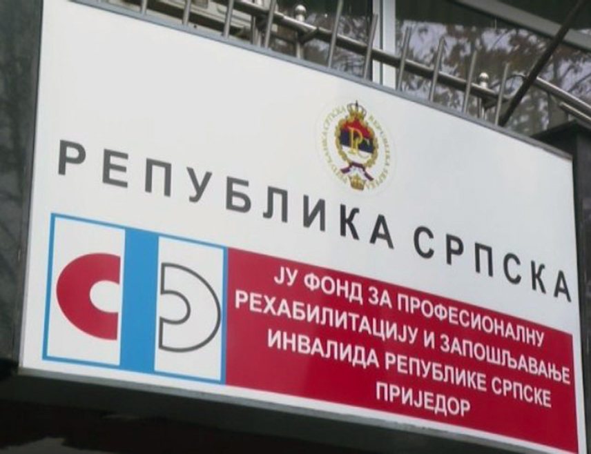 ПРИЈЕДОР, 1. ЈАНУАРА /СРНА/ - Фонд за професионалну рехабилитацију и запошљавање инвалида Републике Српске израдио је за ову годину посебан програм за запошљавање лица са инвалидитетом млађих од 35 година по ком послодавци могу остварити право на субвенцију од 20.000 КМ, изјавио је Срни директор ове јавне установе Стевица Дроњак.