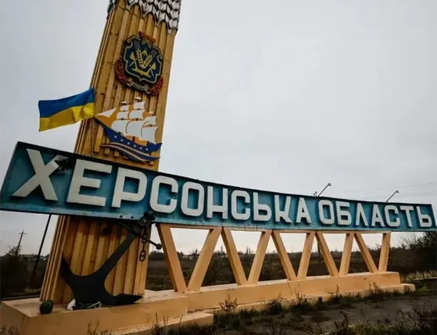 ХЕРСОН, 1. ЈАНУАРА /СРНА/ - Најмање 24 људи погинуло је у нападу дроном на кафић и хотел у Херсонској области у Русији, саопштио је гувернер Владимир Салдо.