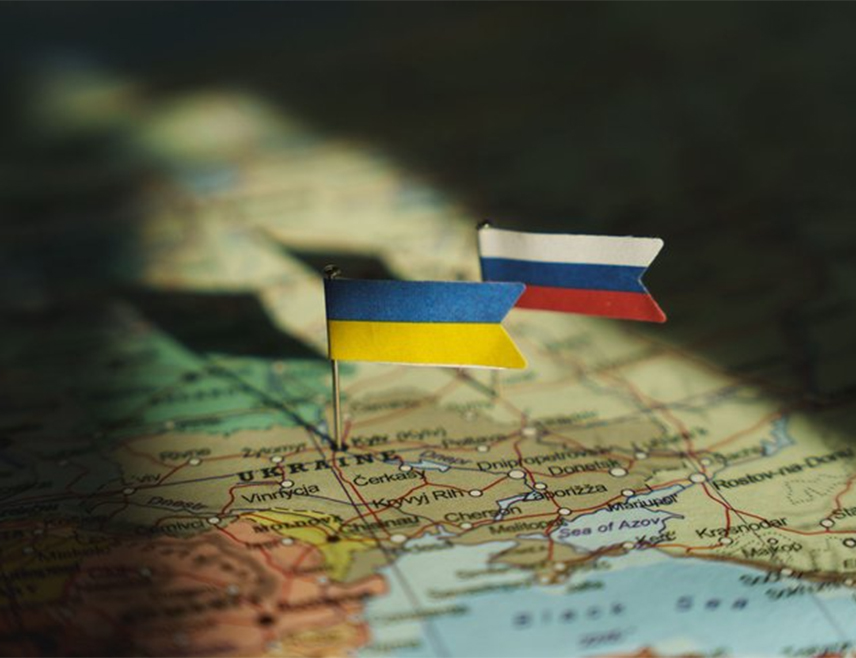 МОСКВА, 2. ЈАНУАРА /СРНА/ - Москва осуђује Запад због одсуства реакције на смртоносни украјински напад дроном на кафић и хотел током прославе Нове године у Херсонској области и сматра да је "стратешко" ћутање западних земаља знак "саучесништва" у крвавим злочинима Кијева, изјавио је руски амбасадор у УН у Женеви Генадиј Гатилов.