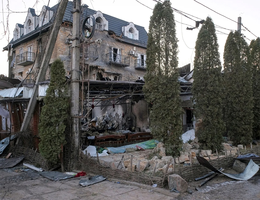 МОСКВА, 2. ЈАНУАРА /СРНА/ - Власти Херсонске области исплатиће одштету до 750.000 рубаља /око 9.400 долара/ повријеђенима и милион рубаља /око 12.500 долара/ породицама погинулих у нападу украјинских оружаних снага на кафић и хотел у Хорлију, саопштено је из регионалне управе.