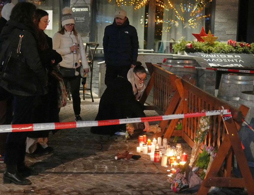 КРАН-МОНТАНА, 2. ЈАНУАРА /СРНА-Ројтерс/ - Прелиминарна истрага указује да је пожар у подруму скијалишта у швајцарској Кран-Монтани почео када су плафону приближене свијеће у облику фонтане, причвршћене за боце шампањца, изјавила је локални тужилац Беатрис Пилуд.