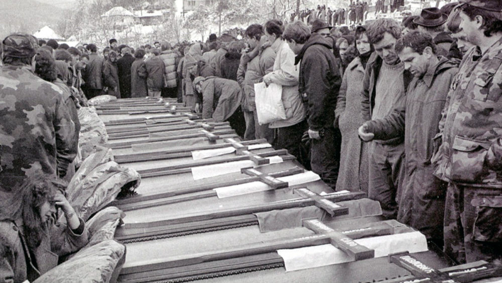 СРЕБРЕНИЦА, 4. ЈАНУАРА /СРНА/ - Злочин над српским народом у братуначком селу Кравица на Божић 1993. године дио је добро планираног системског напада чији је циљ био да се ово мјесто и Срби збришу са лица земље, а правосуђе и након 33 године штити починиоце, рекао је Срни предсједник Општинске организације породица заробљених и погинулих бораца и несталих цивила Сребренице Бранимир Којић.