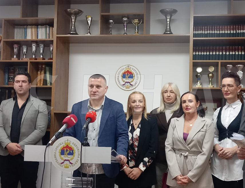 TРЕБИЊЕ, 4. ЈАНУАРА /СРНА/ - Отварање нове болнице у Tребињу највећи је пројекат у Херцеговини у посљедњих 30 до 40 година, у који је уложено 128 милиона КМ, изјавио је данас директор требињске Болнице Недељко Ламбета.