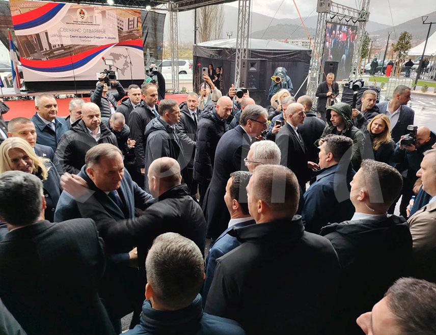 ТРЕБИЊЕ, 5. ЈАНУАРА /СРНА/ - Највиши званичници Републике Српске и Србије стигли су у Требиње, гдје ће данас свечано бити отворена нова болница "Свети архиђакон Стефан-9. јануар", у коју је уложено више од 120 милиона КМ.