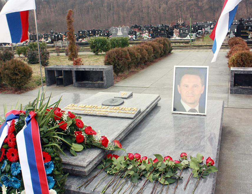 БАЊАЛУКА, 5. ЈАНУАРА /СРНА/ - Министар рада и борачко инвалидске заштите Републике Српске Данијел Егић и министар правде Горан Селак положиће данас у Модричи вијенац на спомен-обиљежје бившем предсједнику Републике Милану Јелићу, поводом Дана Републике и Дана бораца Одбрамбено-отаџбинског рата.