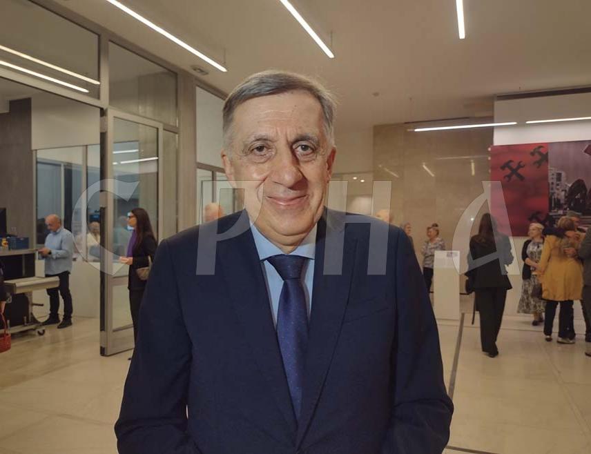 Често се стиче утисак да појединац мора доказивати не само поријекло, већ и оправданост саме жеље за двојним држављанством. У БиХ је питање двојног држављанства за Србе из Србије често политички осјетљиво, каже Цицовић