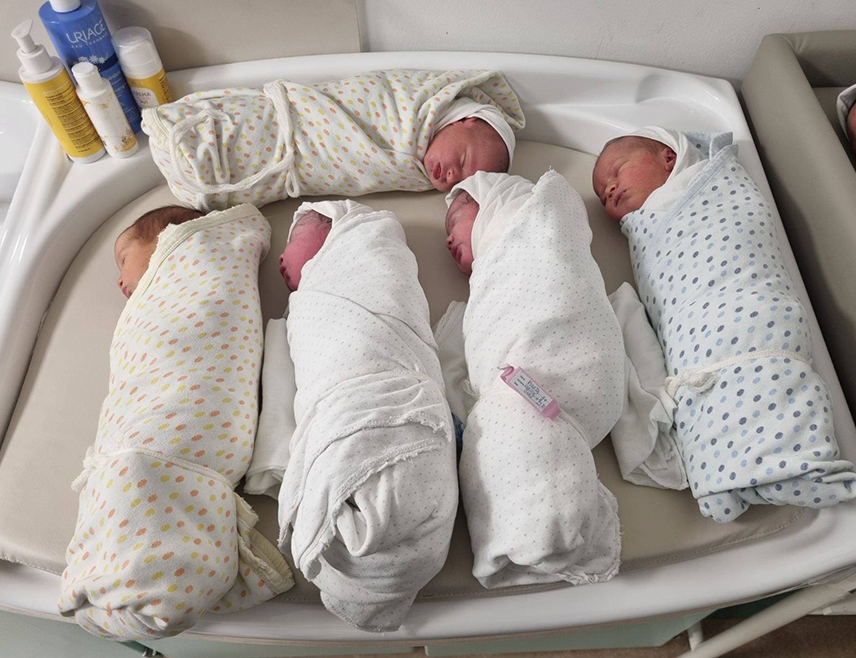 ИСТОЧНО САРАЈЕВО, 5. ЈАНУАРА /СРНА/ - У породилишту Болнице "Србија" у Источном Сарајеву прошле године рођене су укупно 443 бебе.