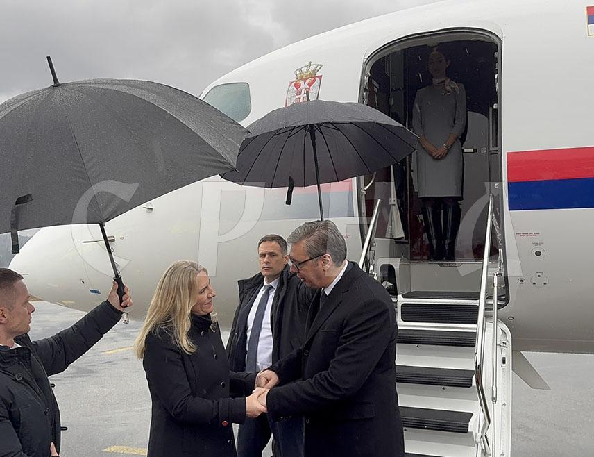 MOSTAR, JANUARY 5 /SRNA/ – The President of Serbia Aleksandar Vučić arrived in Mostar today, where he was welcomed by Željka Cvijanović, the Serb member of the BiH Presidency.