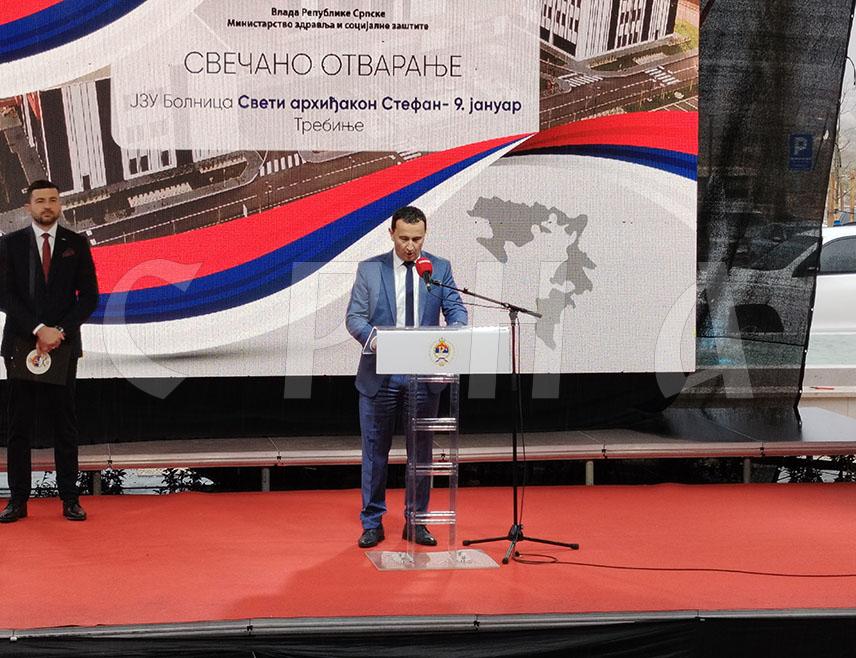 ТРЕБИЊЕ, 5. ЈАНУАРА /СРНА/ - Градоначелник Требиња Мирко Ћурић рекао је да нова болница у том граду значи сигурност за грађане, мир за родитеље, наду за пацијенте и достојанствене услове рада за здравствене раднике.