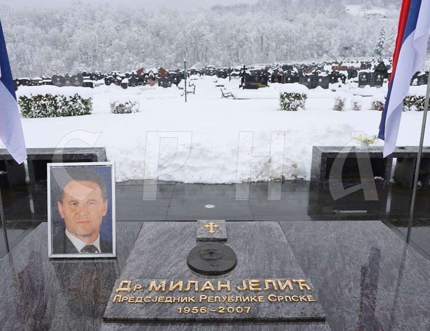 МОДРИЧА, 5. ЈАНУАРA /СРНА/ - Министар рада и борачко-инвалидске заштите Републике Српске Данијел Егић рекао је да је некадашњи предсједник Српске Милан Јелић волио и својим залагањем чувао институције Републике Српске и да је лични интерес подредио општем добру.