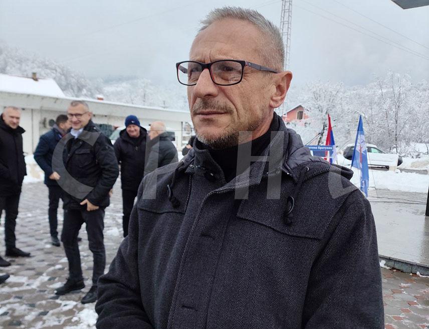 BRATUNAC, JANUARY 5 /SRNA/ – The President of the Veterans’ Organization of Republika Srpska /BORS/ Radan Ostojić said that a monstrous crime against Serbs was committed in Kravica on Orthodox Christmas in 1993, for which no one has been held accountable, stressing that Serbs have responsibility to point out the absurdity of BiH and its judicial system.