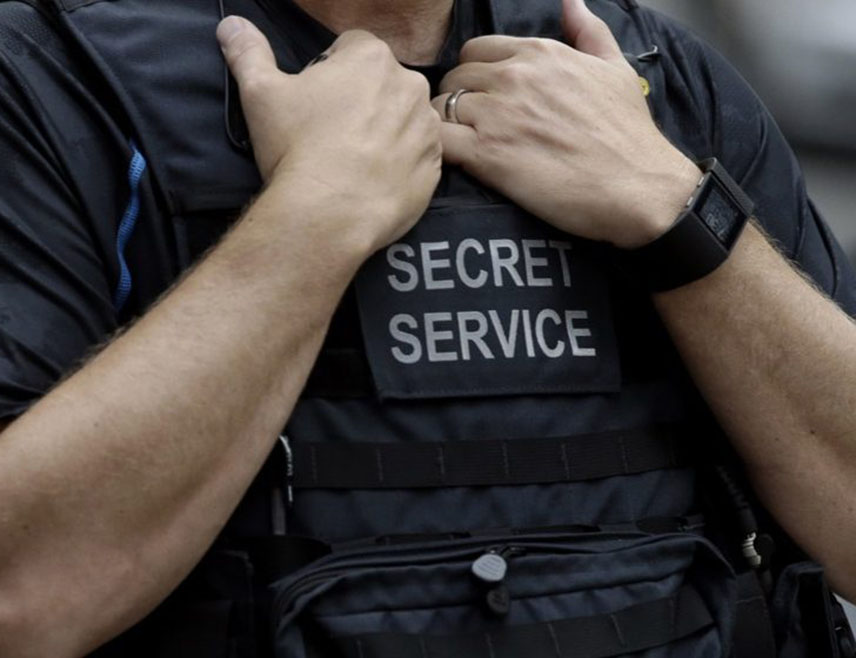 ВАШИНГТОН, 5. ЈАНУАРА /СРНА - РИА Новости/ - Полиција је привела мушкарца који је, наводно, нанио штету имовини америчког потпредсједника Џејмса Дејвида Венса у Охају, јавља "Еј-Би-Си њуз", позивајући се на Тајну службу САД.