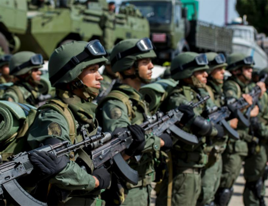 КАРАКАС, 5. ЈАНУАРА /СРНА - РИА Новости/ - Власти у Венецуели објавиле су мобилизацију оружаних снага након америчког напада и увеле војни режим за запослене у нафтној индустрији и другим кључним гранама.