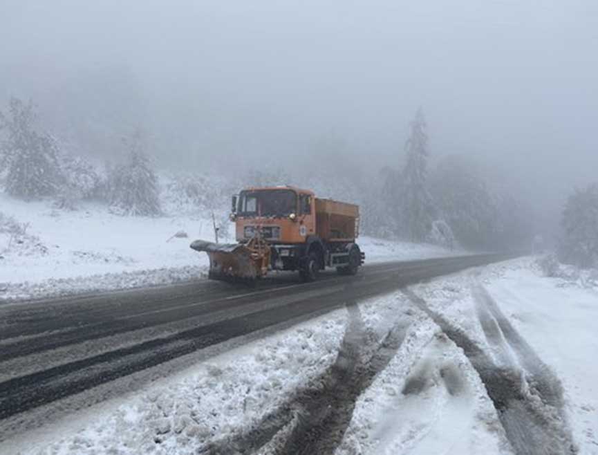 БАЊАЛУКА, 6. ЈАНУАРА /СРНА/ - Због излијевања ријеке Заломке на магистралном путу  Невесиње-Гацко саобраћај је и даље обустављен, саопштено је из Ауто-мото савеза /АМС/ Републике Српске.
