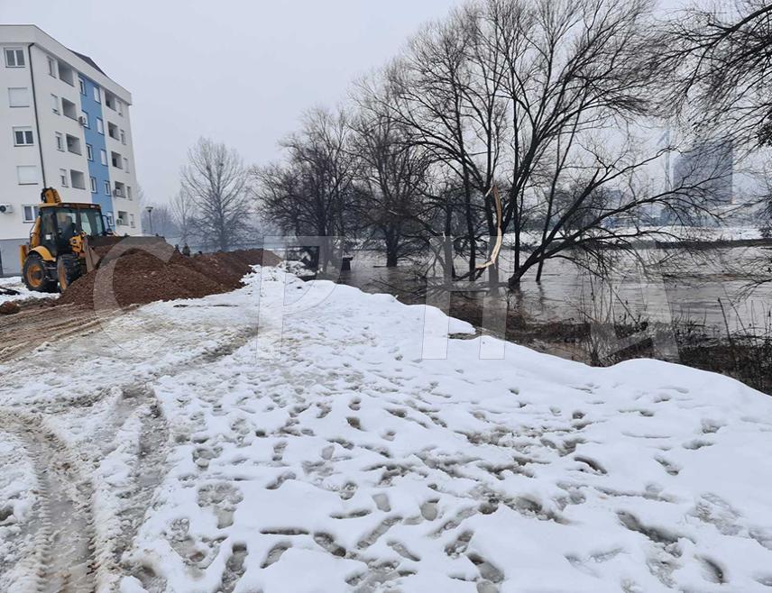 FOČA, JANUARY 6 /SRNA/ - There is no danger of the Ćehotina River overflowing in Foča, but the Drina River poses a potential risk because the turbines at the "Mratinje" Hydropower Plant on the Piva River were put back into operation this morning, Foča Mayor Milan Vukadinović, who is also the head of the Crisis Management Headquarters, told SRNA.