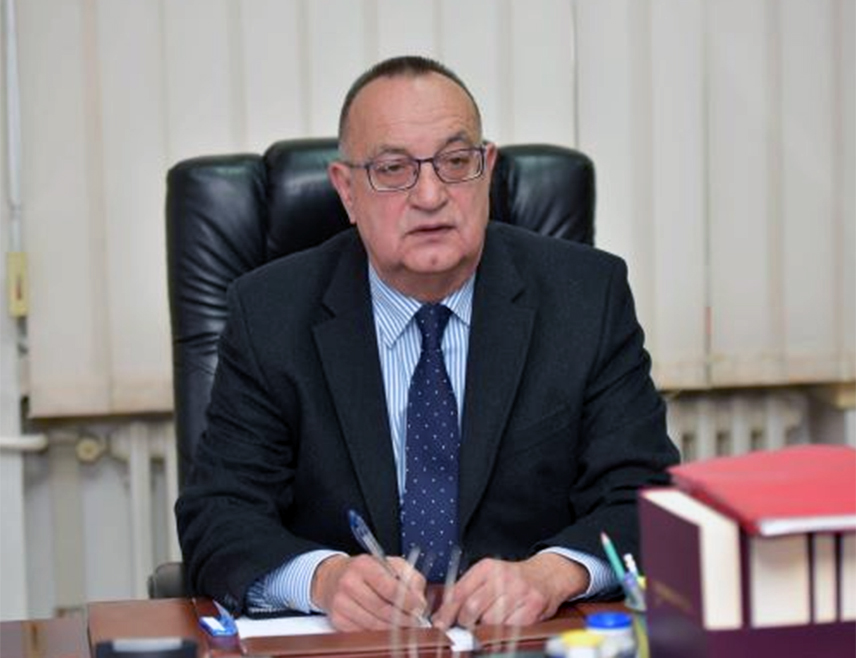 БАЊАЛУКА, 6. ЈАНУАРА /СРНА/ - Вршилац дужности директора Републичког секретаријата за вјере Драган Давидовић пожелио је да људи, кроз љепоту Божића, на почетку новог љета стекну снагу за годину која је пред њима.