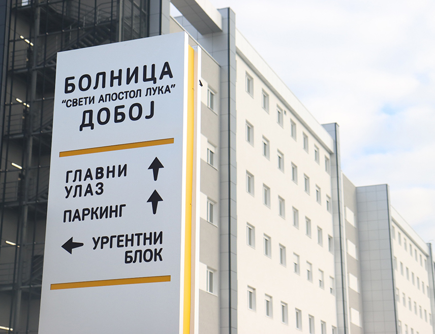 ДОБОЈ, 6. ЈАНУАРА /СРНА/ - У Болници "Свети апостол Лука" у Добоју забрањене су посјете пацијентима због погоршања епидемиолошке ситуације на подручју града, саопштено је из ове здравствене установе.