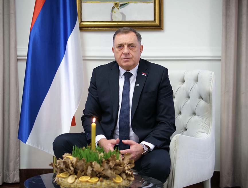 БАЊАЛУКА, 7. ЈАНУАРА /СРНА/ - Предсједник СНСД-а Милорад Додик честитао је српском народу Божић уз жеље да ови празнични дани донесу мир, здравље и духовну радост, те истакао да је Република Српска оквир у којем се може гарантовати стабилност.