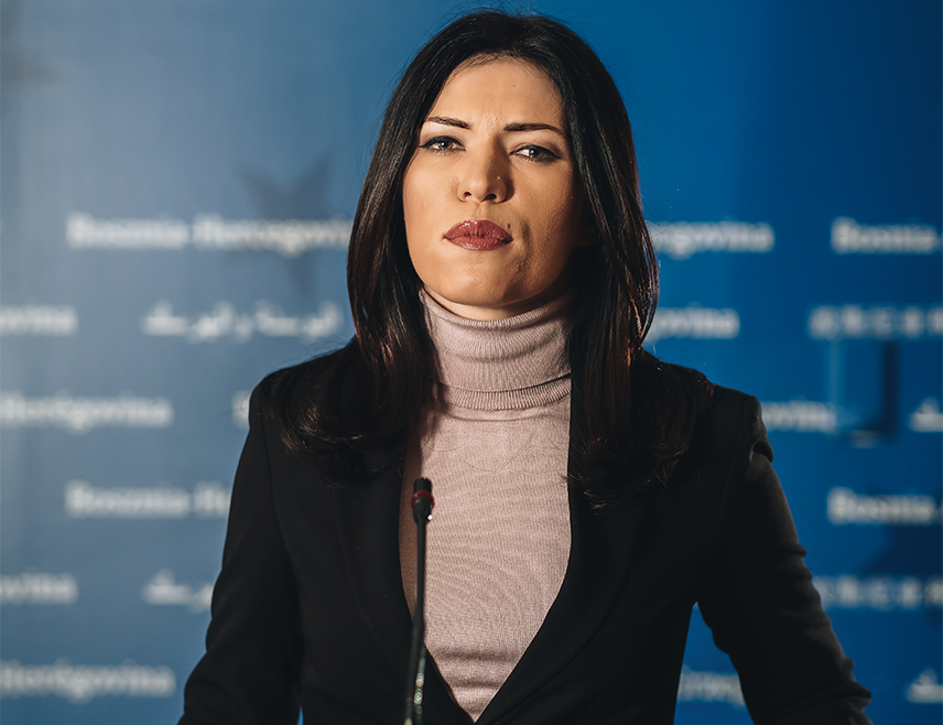 САРАЈЕВО, 7. ЈАНУАРА /СРНА/ - Потврђивање оптужнице против генерала ВРС Радислава Крстића од стране Суда БиХ на православни Божић је отворени удар на српски народ, хибридни прогон под плаштом демократије и правде, изјавила је Срни шеф Клуба посланика СНСД-а у Представничком дому Парламентарне скупштине БиХ Сања Вулић.