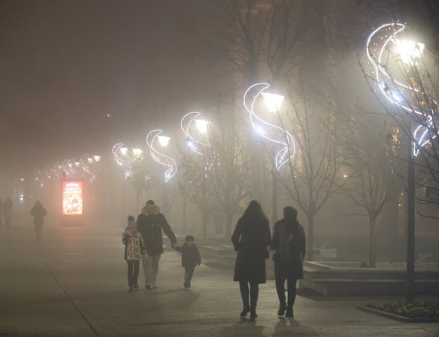 САРАЈЕВО, 7. ЈАНУАРА /СРНА/ - Ваздух је нездрав у Бањалуци и Какњу због чега је могућа појава појачаних симптома и интензитета болести код срчаних болесника и астматичара, објављено је на интернет страници "Зрак.еко-акција".