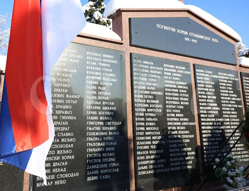 БАЊАЛУКА, 8. ЈАНУАРА /СРНА/ - Свечано обиљежавање Дана Републике Српске, 9. јануара, почело је данас у Бањалуци полагањем вијенаца код споменика палим борцима Војске Републике Српске на гробљу Свети Пантелија.