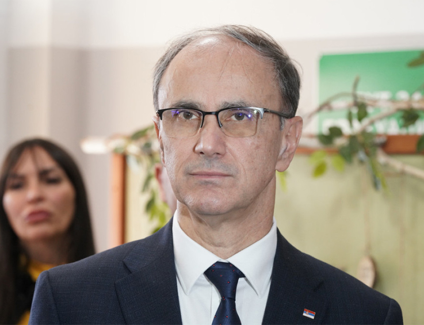 БЕОГРАД, 8. ЈАНУАРА /СРНА/ - Предсједник Владе Србије Ђуро Мацут честитао је 9. јануар, Дан Републике Српске, уз поруку заједништва, стабилности и одговорности према будућим генерацијама.