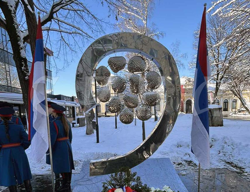 БАЊАЛУКА, 8. ЈАНУАРА /СРНА/ - Сјећање на смрт 12 недужних тек рођених беба и саучествовање у вјечном болу њихових породица су најснажнији, неугасив  пламен на заједничком огњишту - Републици Српској, поручио је министар за просторно уређење, грађевинарство и екологију Бојан Випотник.