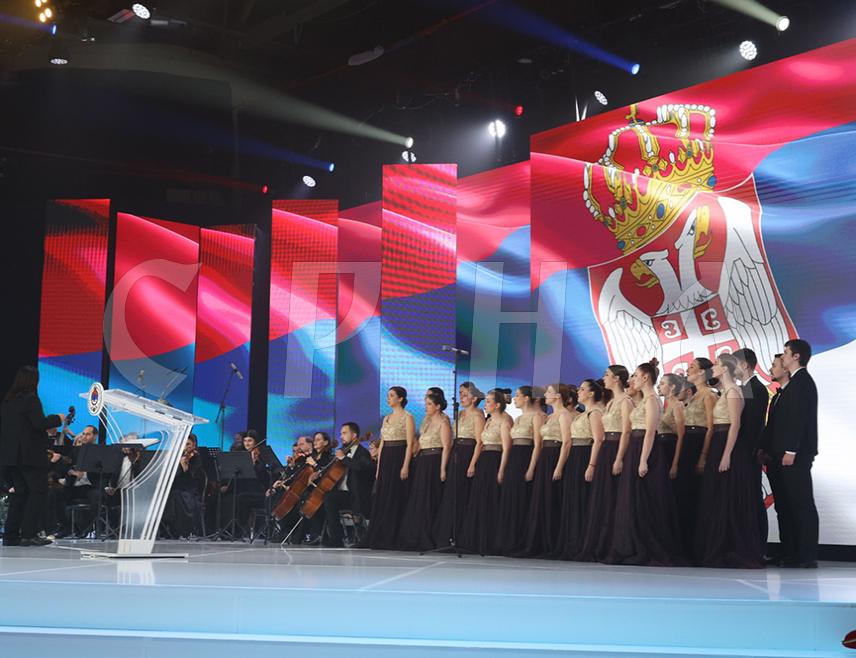 БАЊАЛУКА, 8. ЈАНУАРА /СРНА/ - Интонирањем химни Републике Српске и Србије у Бањалуци је почела свечана академија поводом Дана Републике Српске и 34 године од њеног настајања.