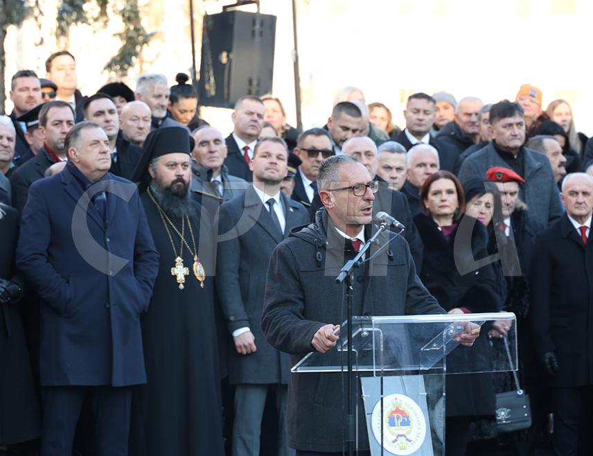 BANJA LUKA, JANUARY 8 /SRNA/ - The president of the Republika Srpska Veterans’ Organization  Radan Ostojić  said that the memorial to fallen soldiers of the Republika Srpska Army in Banja Luka bears witness to the heroic deeds of the Serb soldier throughout history, especially during the Defensive–Patriotic War, and symbolizes sacrifice and suffering.