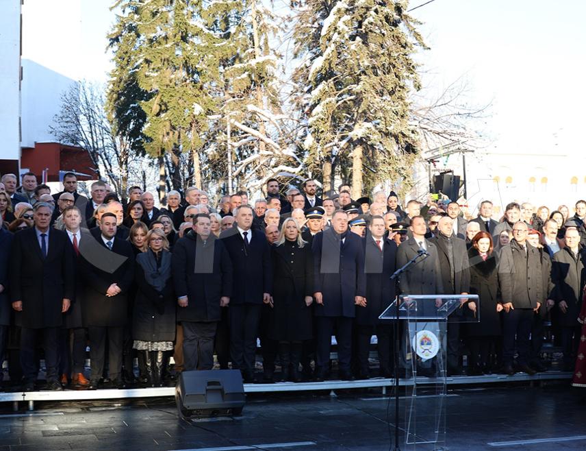 BANJA LUKA, JANUARY 8 /SRNA/ – Prime Minister of Republika Srpska Savo Minić said that Republika Srpska is marking January 9 – the Day of the Republic – in a pleasant atmosphere, without offending anyone.
