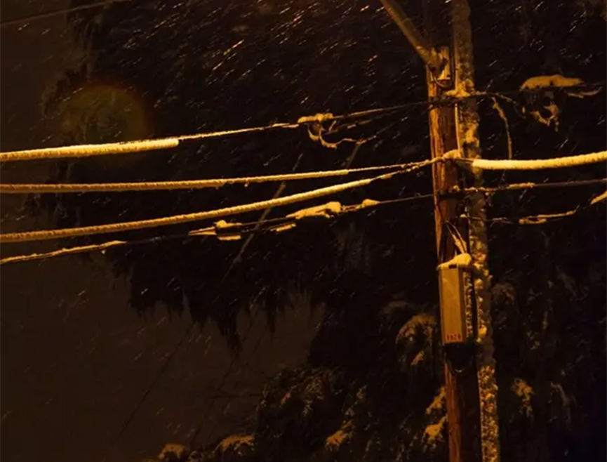 БИЛЕЋА, 8. ЈАНУАРА /СРНА/ - Дио Билеће остао је без електричне енергије због већег квара у трафостаници "Ђачки дом", речено је Срни у "Електро-Билећи".