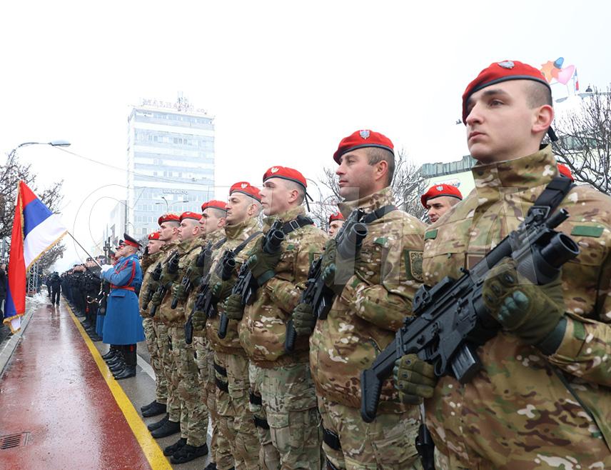 БАЊАЛУКА, 9. ЈАНУАРА /СРНА/ - У Бањалуци је завршен свечани дефиле поводом 9. јануара - Дана Републике у којем је учествовало више од 2.700 припадника Министарства унутрашњих послова /МУП/ Републике Српске, те представника јавног и цивилног сектора.