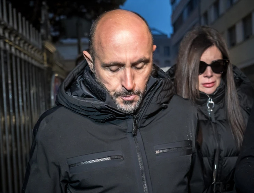 ЖЕНЕВА, 9. ЈАНУАРА /СРНА-Ројтерс/ - Жак Морети, сувласник швајцарског бара "Констеласион" у Кран-Монтани, притворен је у Сиону због потенцијалног ризика од бјекства, објавио је локални лист "24 ер".