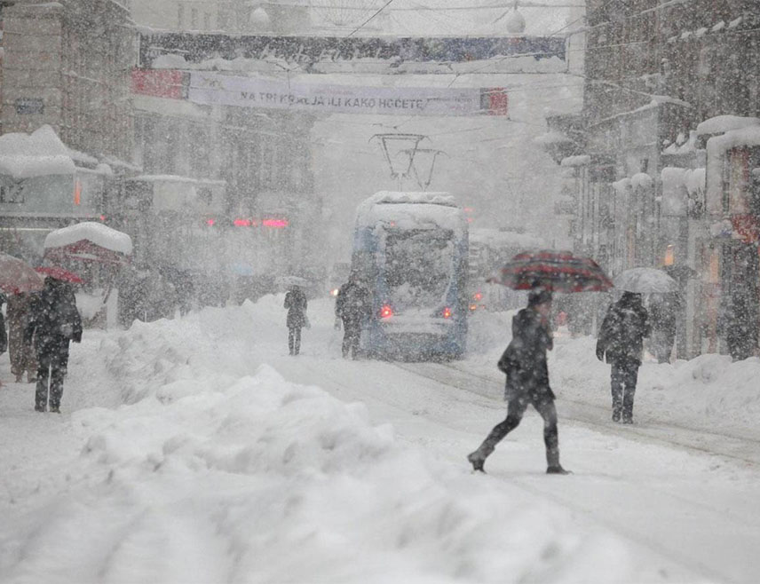 БАЊАЛУКА, 9. ЈАНУАРА /СРНА/ - У Републици Српској за викенд ће бити облачно и хладно уз нови снијег који је прогнозиран за сутра, и то од пет до 10 центиметара на планинама, на истоку локално до 15 центиметара.