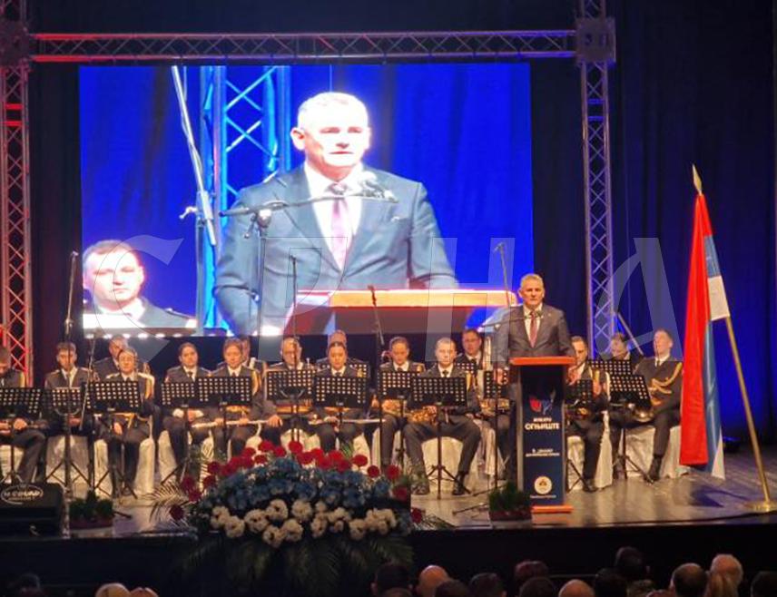 БРЧКО, 10. ЈАНУАРА /СРНА/ – Градоначелник Брчко дистрикта Синиша Милић изјавио је данас да је Република Српска најснажнија гаранција опстанка српског народа са лијеве стране ријеке Дрине и оваплоћење природног права на живот у слободи, без страха и понижења.