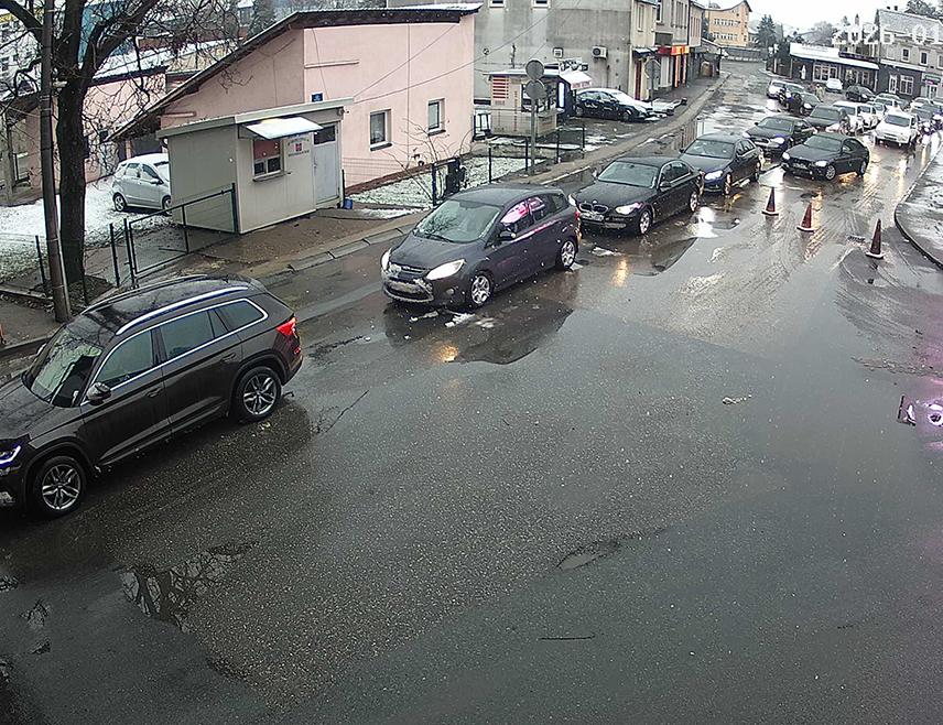 БАЊАЛУКА, 9. ЈАНУАРА /СРНА/ - На граничном прелазу Градишка, Доња Градина и Козарска Дубица појачан је саобраћај на изласку из БиХ према Хрватској, саопштено је из Ауто-мото савеза Републике Српске.