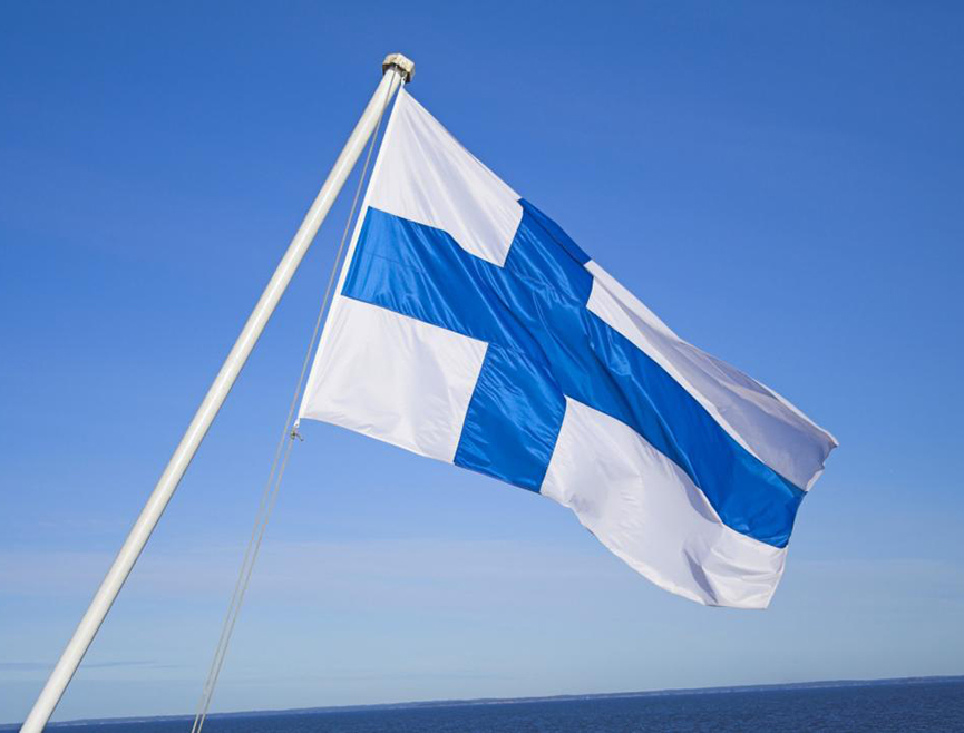 ХЕЛСИНКИ, 10. ЈАНУАРА /СРНА/ - Одлука Финске да се повуче из Конвенције о забрани употребе, складиштења, производње и транспорта противпјешадијских мина и њиховом уништавању /Отавска конвенција/ званично је ступила на снагу, јавио је лист "Иле".