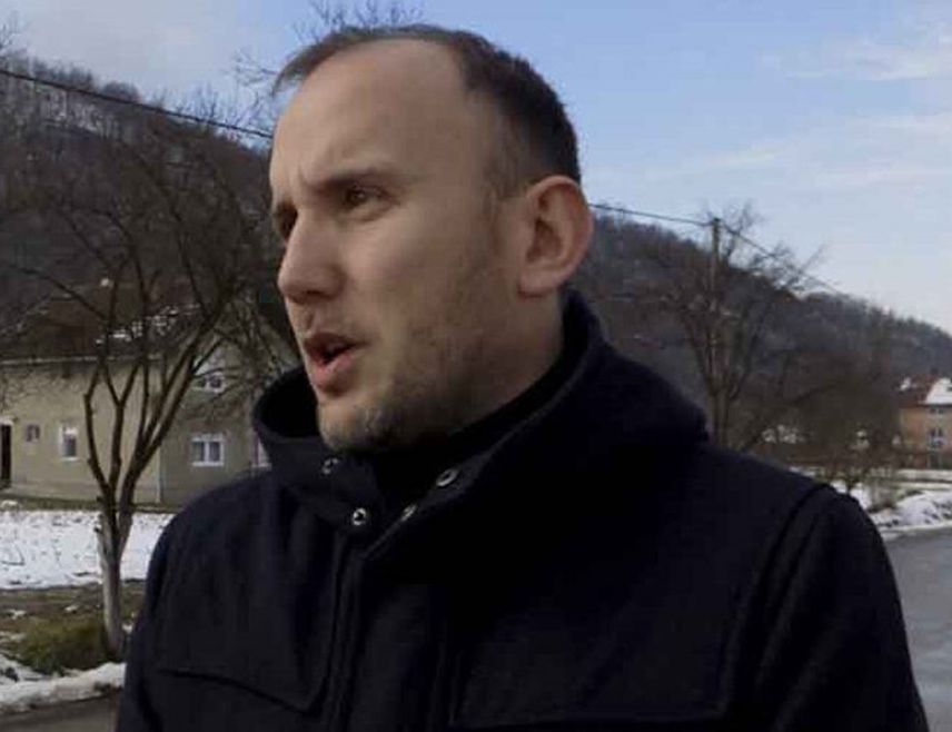 СРЕБРЕНИЦА, 10. ЈАНУАРА /СРНА/ - Предсједник Организације породица заробљених и погинулих бораца и несталих цивила Сребренице Бранимир Којић позвао је Тужилаштво и Суд БиХ да покрену поступак против министра одбране у Савјету министара Зукана Хелеза због напада на уставни поредак, како БиХ, тако и Републике Српске.