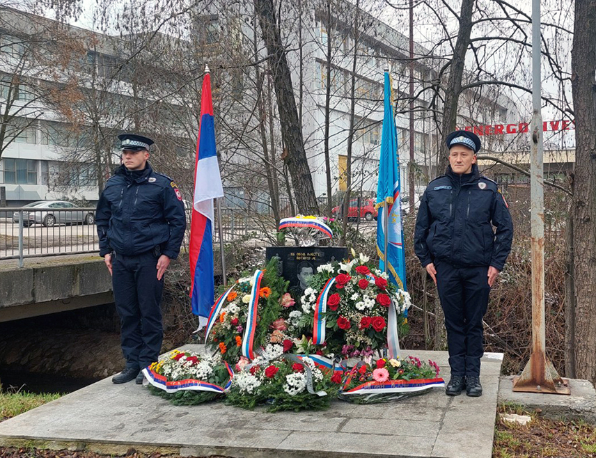 ИСТОЧНО САРАЈЕВО, 11. ЈАНУАРА /СРНА/ - У Источном Сарајеву данас ће бити обиљежене 32 године од погибије Зорана Цвијетића, начелника Центра служби безбједности Сарајевско-романијско-бирчанске регије и првог министра унутрашњих послова Српске аутономне области Романија.