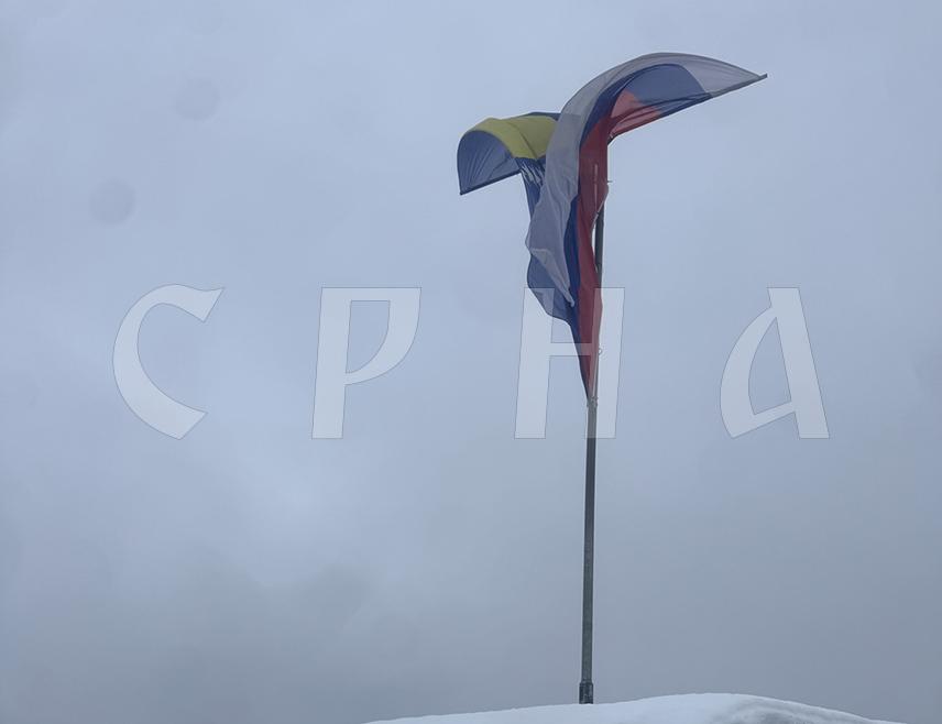 ДОБОЈ, 11. ЈАНУАРА /СРНА/ - На добојској тврђави "Градина" током прославе Дана Републике, 9. јануара није запаљена застава БиХ и овакве нетачне информације објављене у појединим медијима непотребно и неоправдано нарушавају угледа Добоја, који је препознат као мултиетнички и град суживота и толерације, саопштено је из Туристичке организације Добој, која управља "Градином".