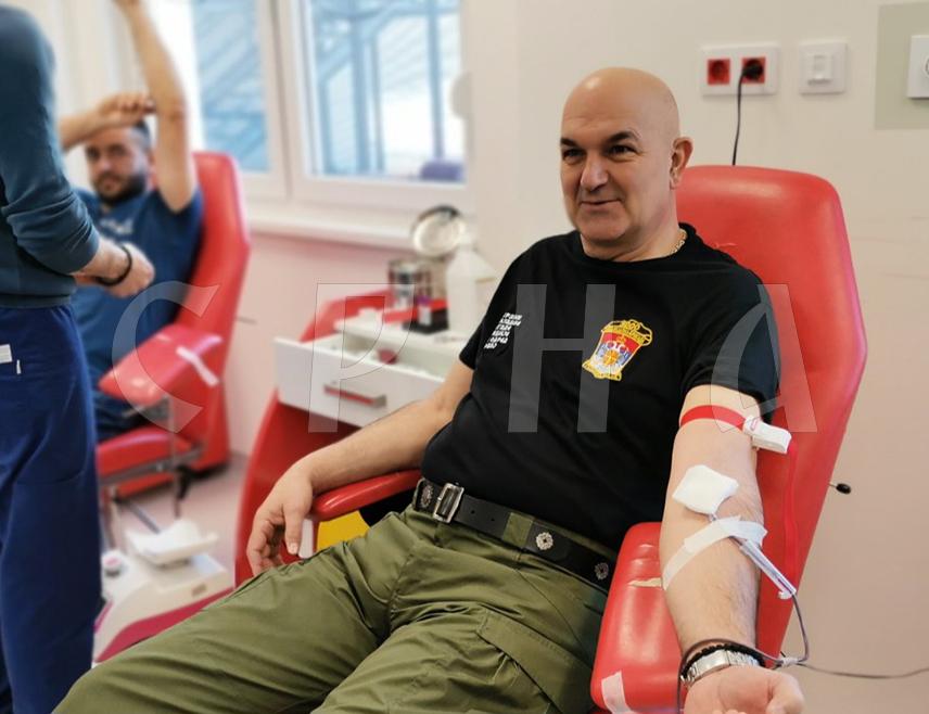 ДОБОЈ, 12. ЈАНУАРА /СРНА/ - Припадници Удружења ветерана Петог одреда Специјалне бригаде Министарства унутрашњих послова /МУП/ Републике Српске организовали су данас у Добоју акцију добровољног давања крви којој се одазвало око 40 људи.