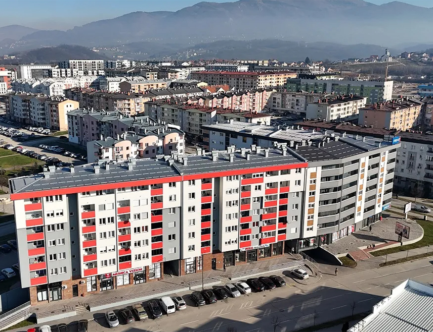 ПАЛЕ, 12. ЈАНУАРА /СРНА/ - Тржиште некретнина у Источном Сарајеву и околним планинским центрима прошле године обиљежила је стабилна потражња, уз умјерен раст цијена и изражене разлике у зависности од локације, величине стана и типа градње, изјавио је Срни агент за промет некретнинама Срђан Чегар.