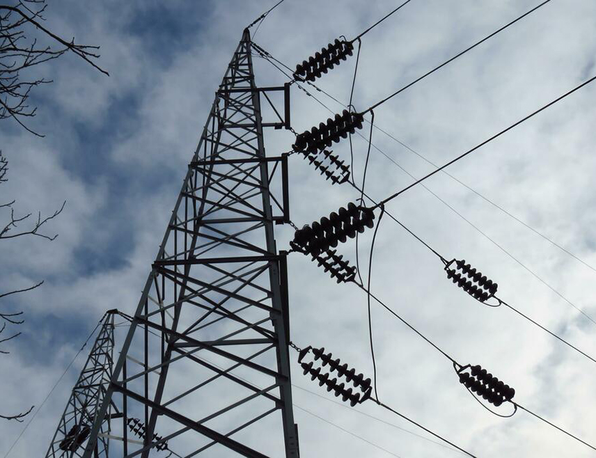 TРЕБИЊЕ, 12. ЈАНУАРА /СРНА/ - Уредно је снабдијевање електричном енергијом на подручју у надлежности "Електро-Херцеговине" и отклоњени су сви кварови који су били изазвани сњежним падавинама, речено је данас Срни у том предузећу.