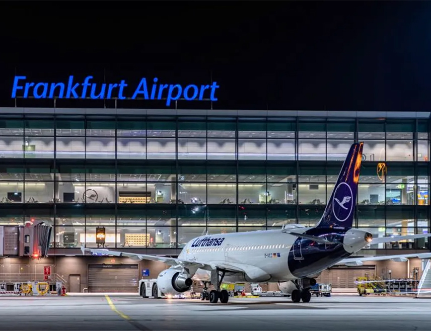 ФРАНКФУРТ, 12. ЈАНУАРА /СРНА/ - Управа Међународног аеродрома у Франкфурту саопштила је да су због снијега и леда отказана 102 од укупно 1.052 лета која су била планирана за данас.