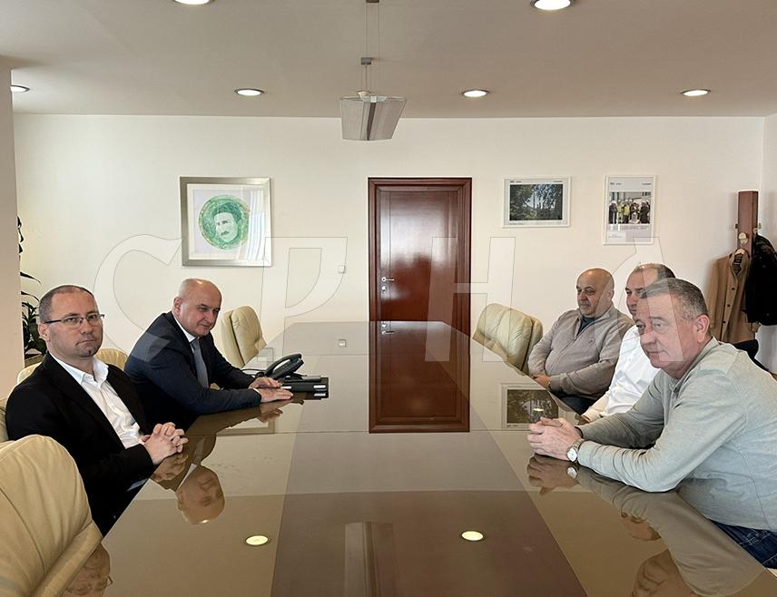 БАЊАЛУКА, 12. ЈАНУАРА /СРНА/ - Предсједник Социјалистичке партије /СП/ Петар Ђокић увјерен је да ће кандидат СНСД-а Синиша Каран побиједити на поновљеним пријевременим изборима за предсједника Републике Српске, који ће бити одржани на 136 бирачких мјеста.