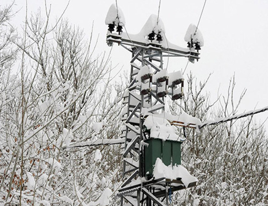 БЕОГРАД, 12. ЈАНУАРА /СРНА/ - Ванредна ситуација укинута је у општини Владимирци, а у току дана очекује се да буде стабилизовано снабдијевање електричном енергијом и у осталих 10 општина у којим су ове мјере још на снази, изјавио је данас начелник Сектора за ванредне ситуације Лука Чаушић.