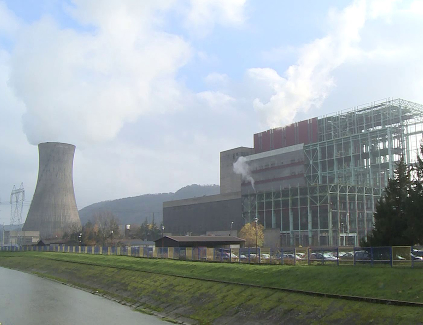 УГЉЕВИК, 12. ЈАНУАРА /СРНА/ - На депоу Термоелектране Угљевик не постоје минималне количине угља неопходне за њен несметан рад због чега је искључена са мреже електроенергетског система, а и гријање у Угљевику је престало.