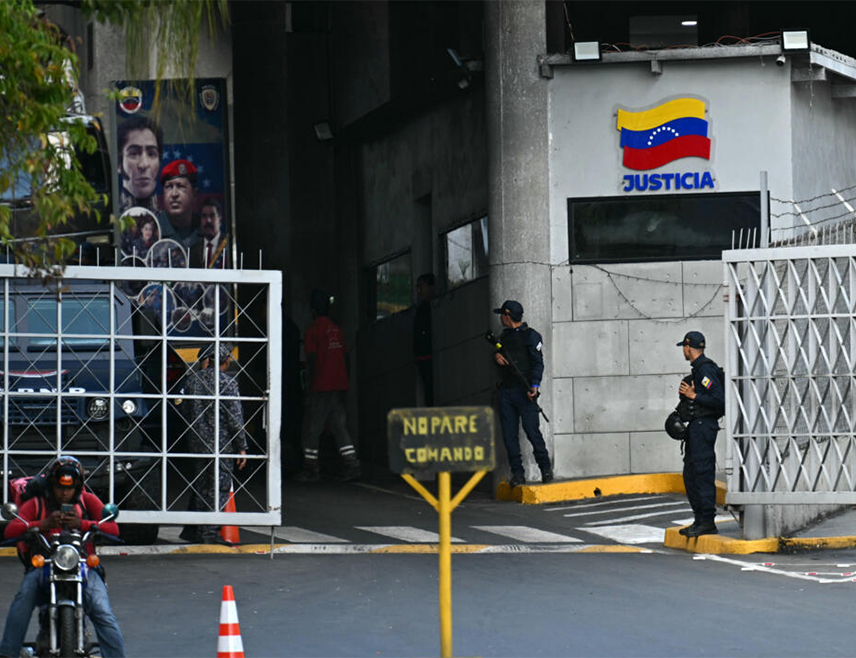 КАРАКАС, 12. ЈАНУАРА /СРНА/ - Влада Венецуеле саопштила је да је у посљедњих неколико часова из затвора ослобођено 116 затвореника.